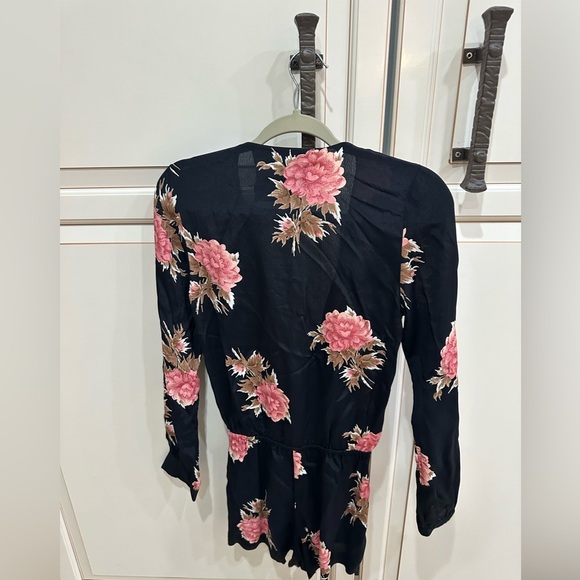 BLUE LIFE Floral Romper (D9) - Picture 2 of 5